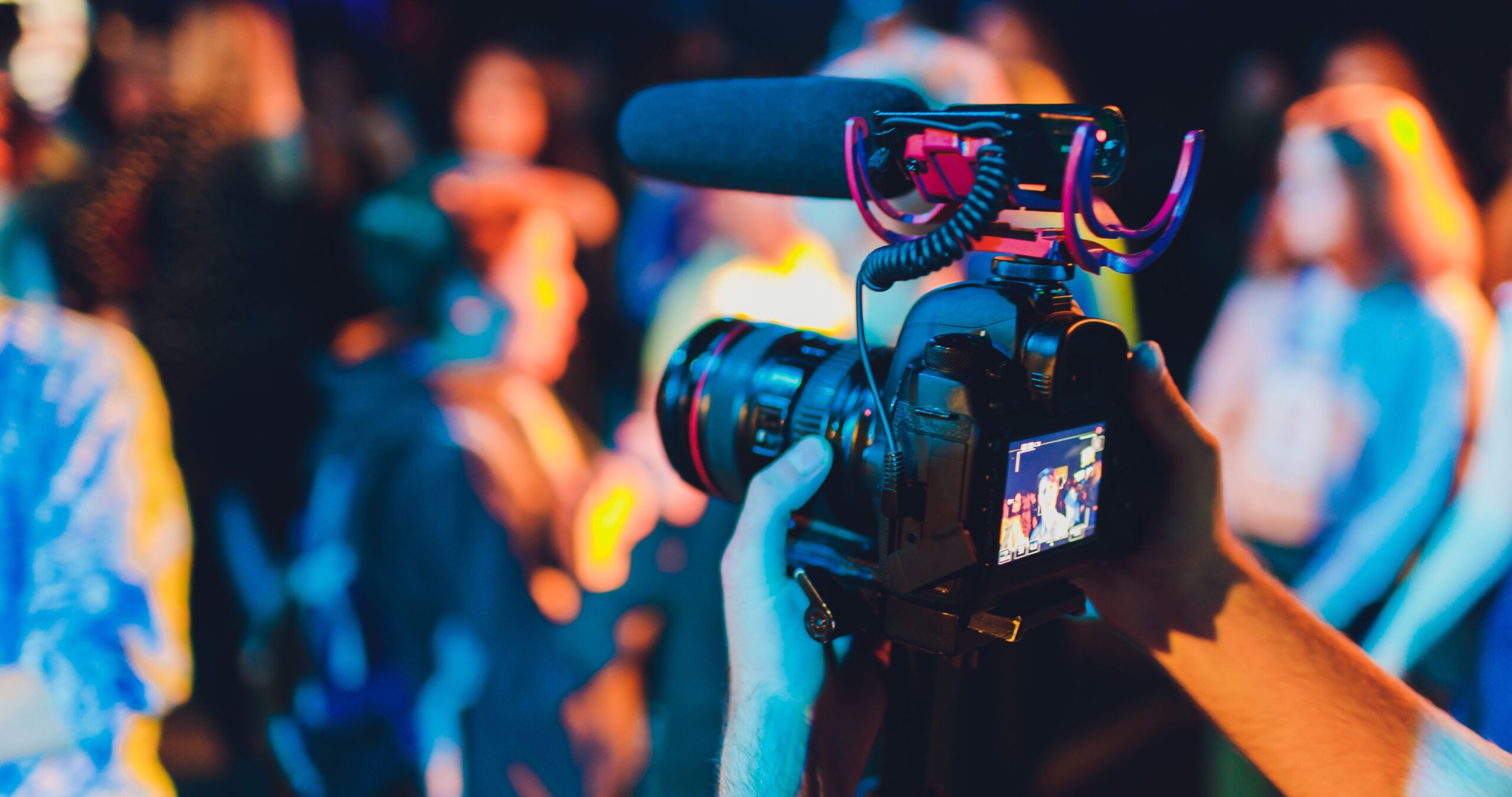 Read more about the article From Stage to Screen: Transitioning Between Acting Mediums